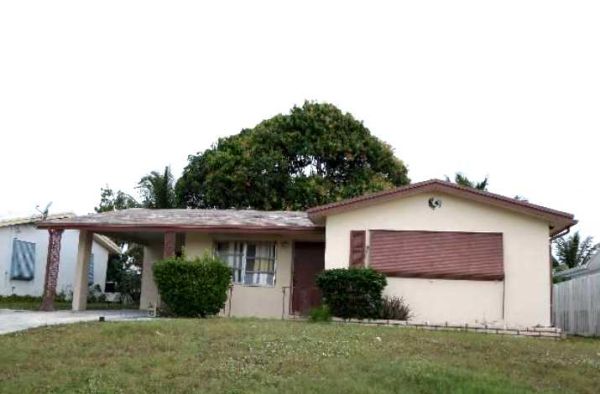 1007 Pine Tree Dr, Lake Worth, FL 33462