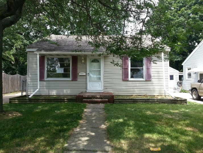 821 E Cavanaugh Rd, Lansing, MI 48910