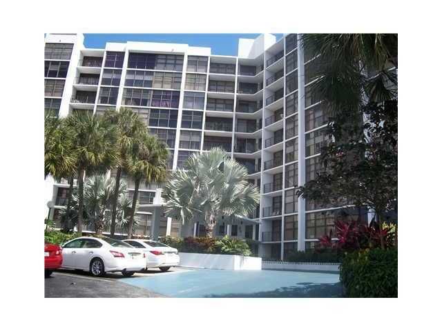 400 LESLIE DR # 927, Hallandale, FL 33009