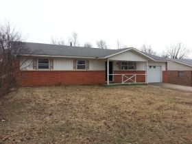 1805 Beth Dr, Rogers, AR 72758