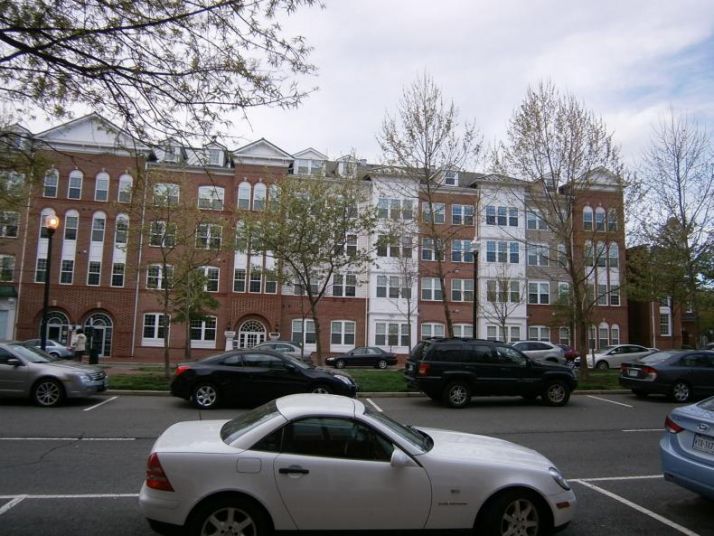 4950 Brenman Park Dr Unit 208, Alexandria, VA 22304