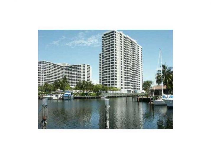 2500 PARKVIEW DR # 1701, Hallandale, FL 33009