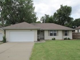 1465 Oak Grove Ave, Springfield, MO 65804