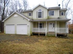 4721 Norwood Ln, Tobyhanna, PA 18466