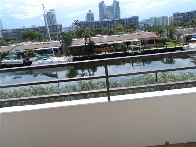 2500 PARKVIEW # 305, Hallandale, FL 33009