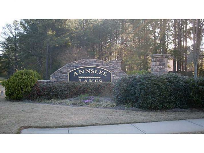 511 Annslee Lane, Loganville, GA 30052