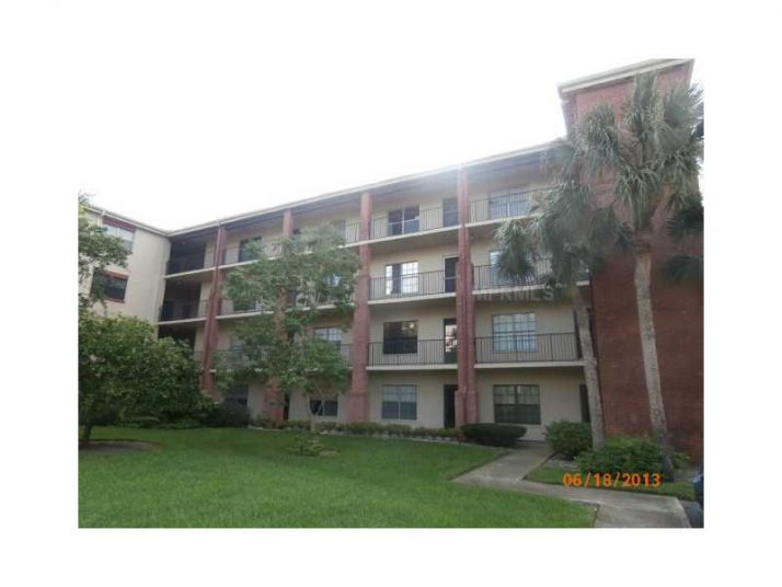 930 85th Ave N Apt 402, Saint Petersburg, FL 33702