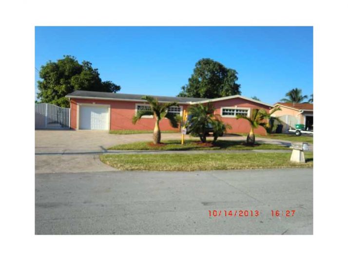 8441 NW 172 ST, Hialeah, FL 33015