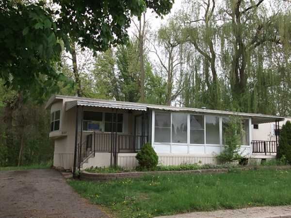 607 Poe Lane, South Lyon, MI 48178