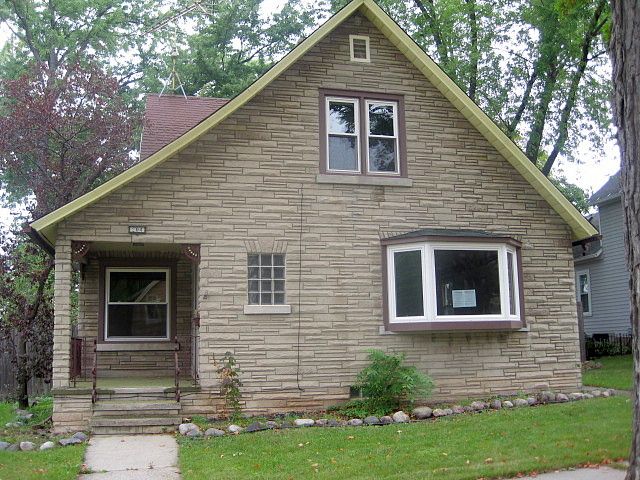 8Th, Kaukauna, WI 54130