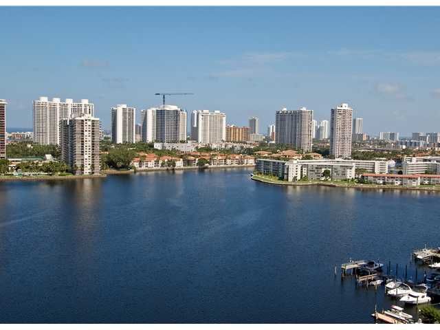 2780 NE 183 ST # 1904, North Miami Beach, FL 33160