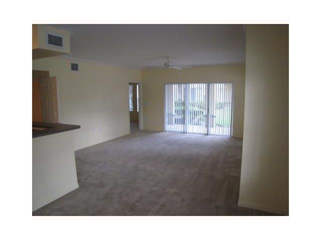 2469 CENTERGATE DR # 104, Hollywood, FL 33023