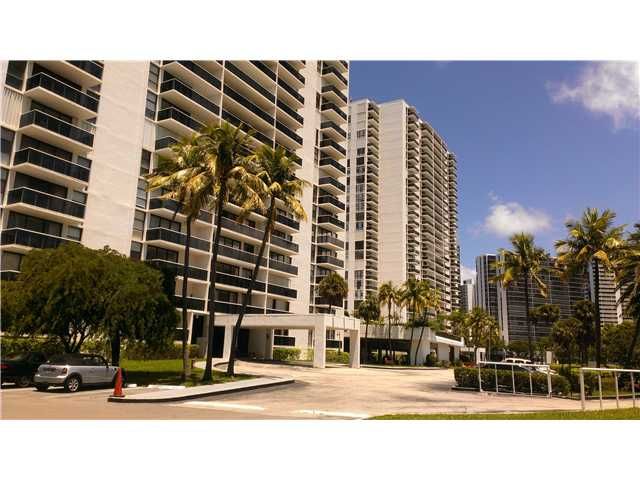 3625 N COUNTRY CLUB DR # 909, Miami, FL 33180