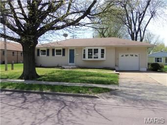 926 Lindsay Ln, Florissant, MO 63031