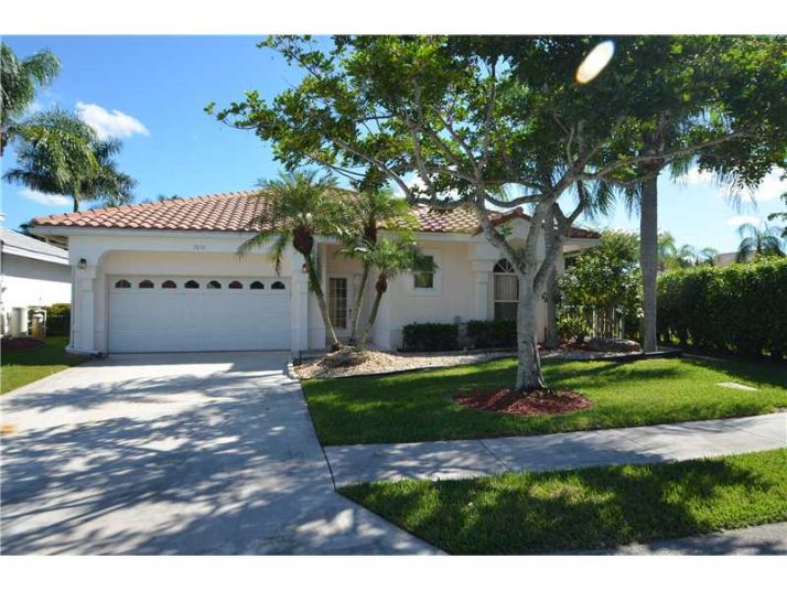 7673 HIGHLANDS CR, Pompano Beach, FL 33063