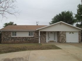 1708 E Auburn St, Lubbock, TX 79403