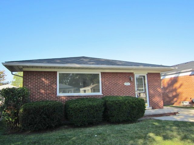 5637 Centralia St, Dearborn Heights, MI 48127