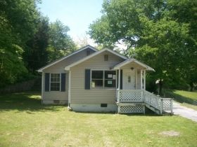 919 S Oakwood St, Rossville, GA 30741