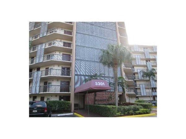 3301 N COUNTRY CLUB DR # 210, Miami, FL 33180