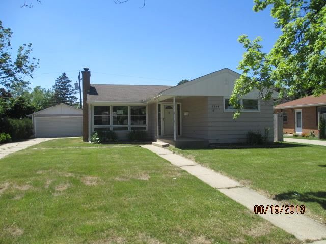 2306 Walnut St, Waukegan, IL 60087