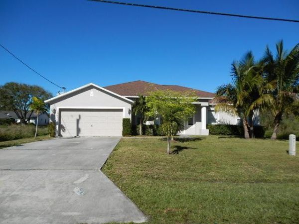 1025 Se Bywood Ave, Port Saint Lucie, FL 34983