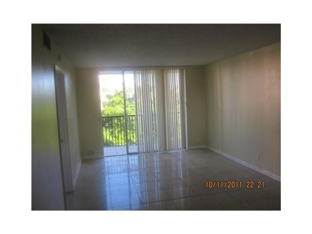 8730 N SHERMAN CR # 202, Hollywood, FL 33025