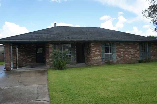 2 S Bell Cir, Houma, LA 70360