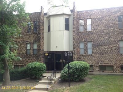 2214 Country Club Drive #26D, Woodridge, IL 60517