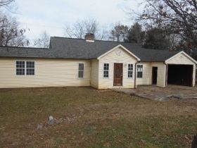 1442 Lee Pearson Rd, Granite Falls, NC 28630