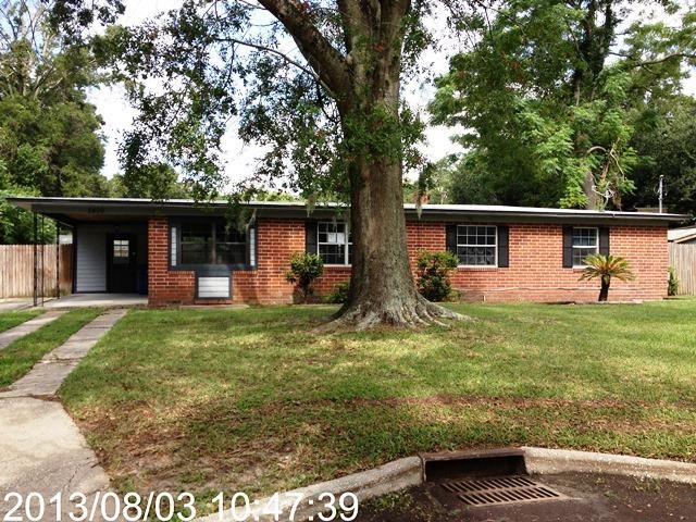 2400 Maple Leaf Dr E, Jacksonville, FL 32211