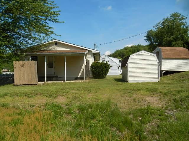 1813 Walnut St, Coshocton, OH 43812