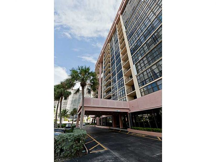 2017 S OCEAN DR # 601W, Hallandale, FL 33009