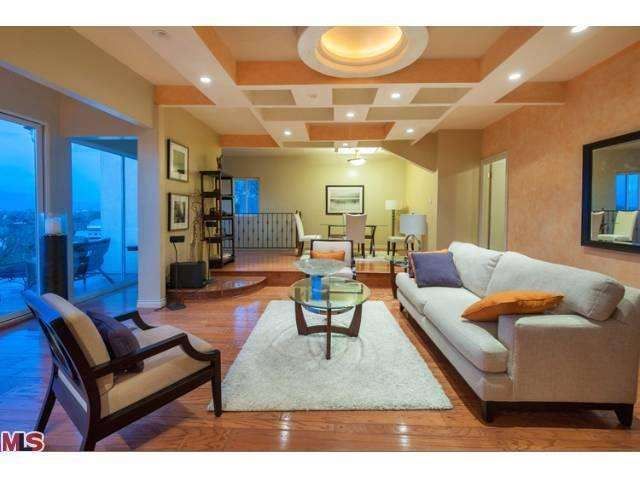 11675 Picturesque Dr, Studio City, CA 91604