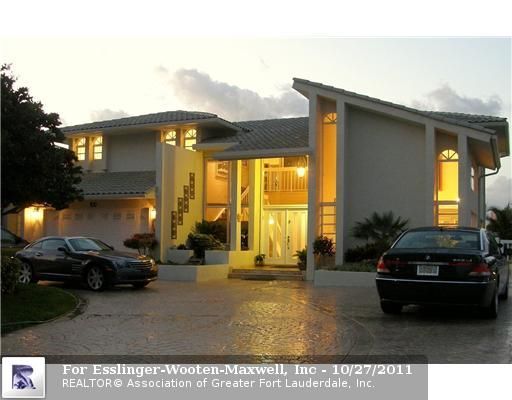 100 Holiday Dr, Hallandale, FL 33009