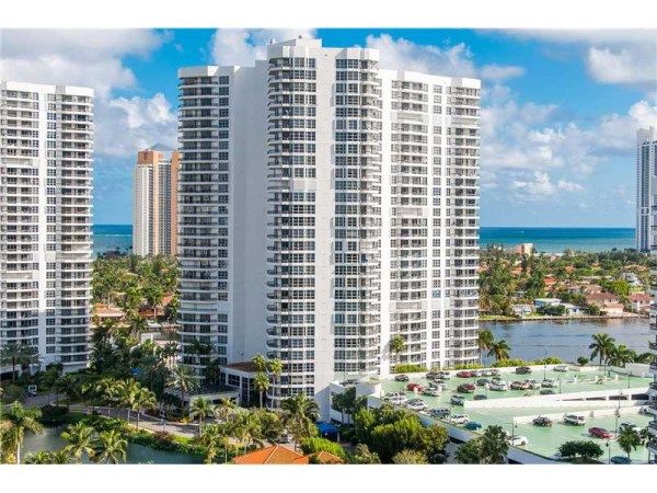 19101 NE 36 CT # 2803, Miami, FL 33180