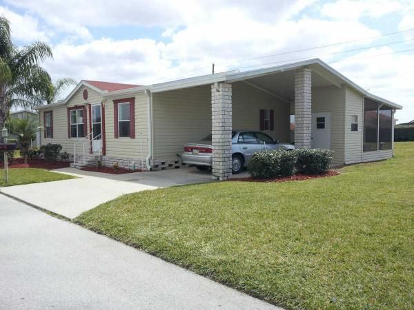 523 St. Augustine Ave., Davenport, FL 33897