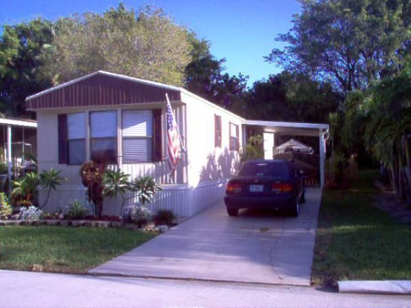 31 Plantation Blvd., Lake Worth, FL 33467