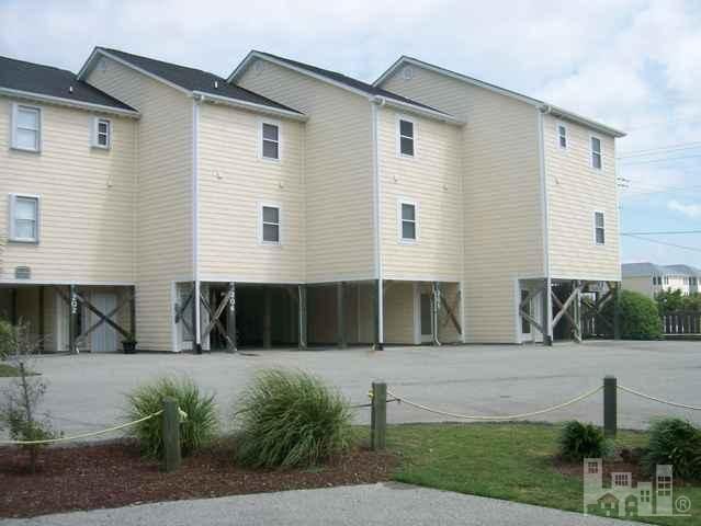 828 N New River Dr Apt 302, Holly Ridge, NC 28445