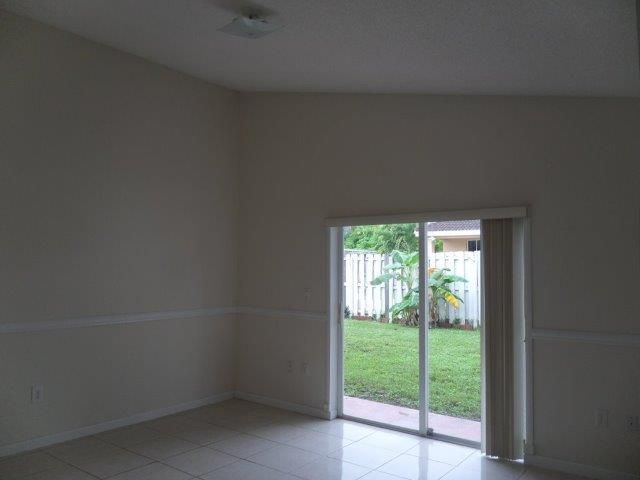 19420 NW 78 PL, Hialeah, FL 33015