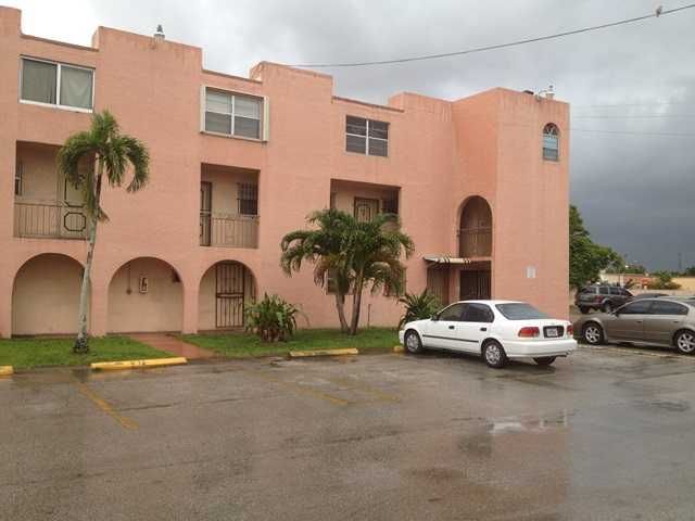 6600 W 2 CT # B26, Hialeah, FL 33012