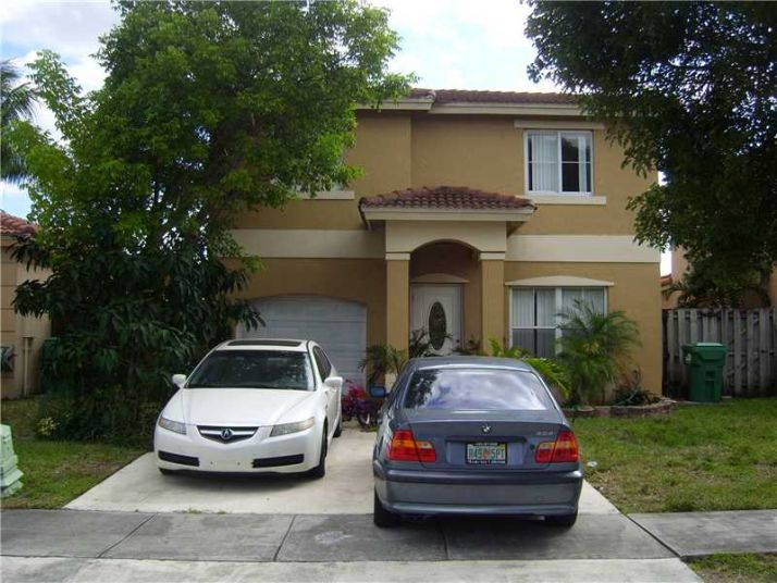 8028 NW 200 ST, Hialeah, FL 33015