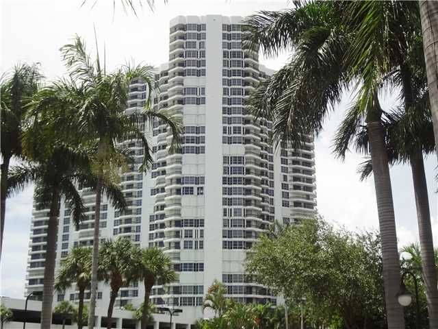 3530 MYSTIC POINTE DR # 813, Miami, FL 33180