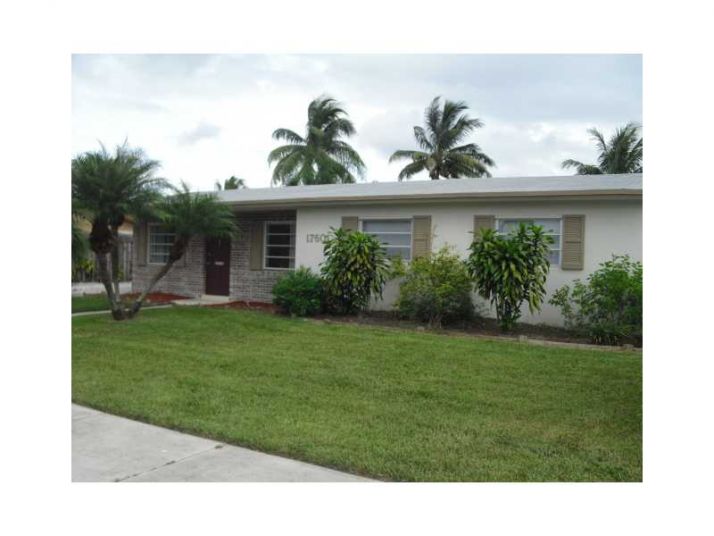 17601 NW 85 AV, Hialeah, FL 33015