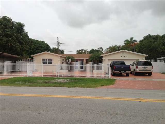 16040 SW 102 AV, Miami, FL 33157