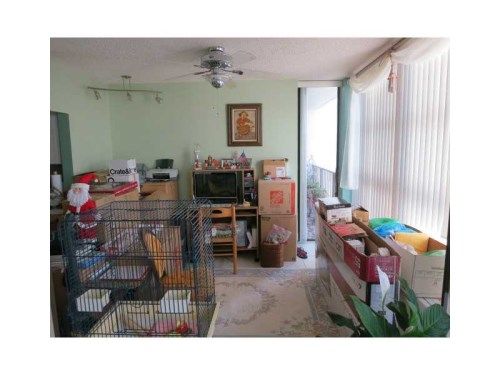 400 LESLIE DR # 425, Hallandale, FL 33009