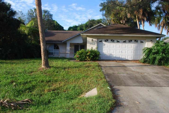 989 Franciscan Ave, Sebastian, FL 32958