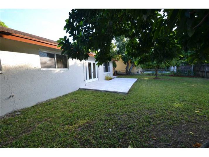 9364 SW 171 TE, Miami, FL 33157