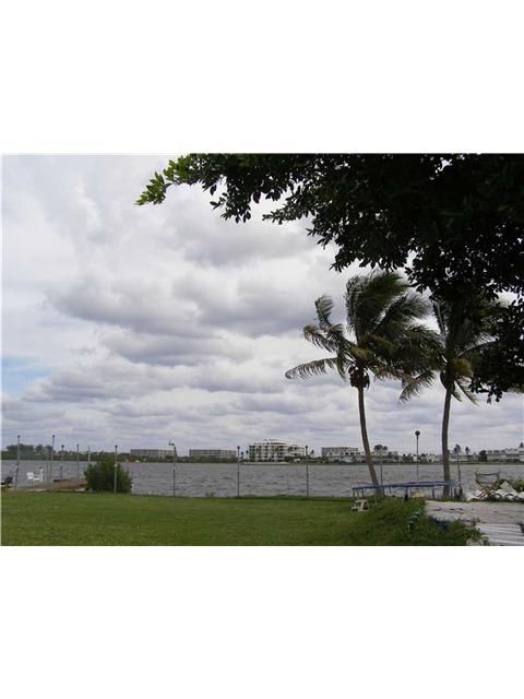 2100 NOTRE DAME DR, Lake Worth, FL 33460