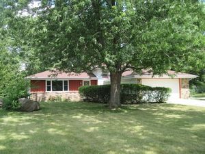 10500 Robinwood Ln, Franklin, WI 53132