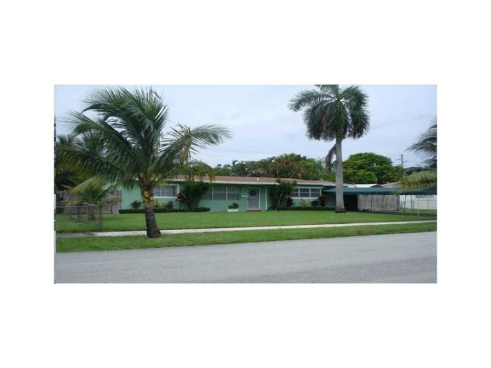 19610 NW 41 AV, Opa Locka, FL 33055